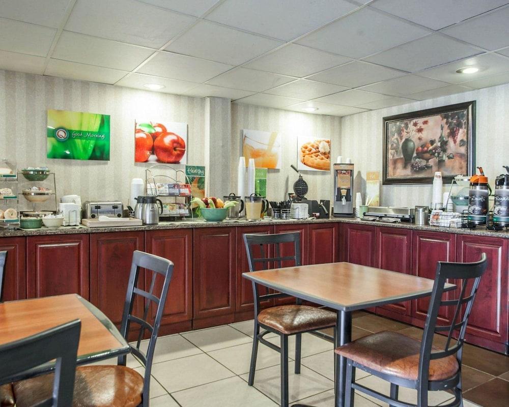 Quality Inn Aurora - Naperville Area Bagian luar foto