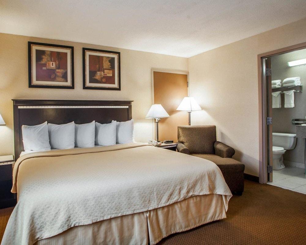 Quality Inn Aurora - Naperville Area Bagian luar foto