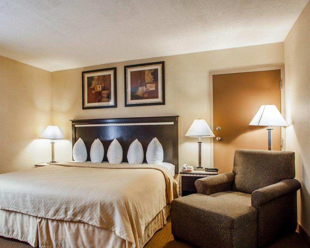 Quality Inn Aurora - Naperville Area Bagian luar foto